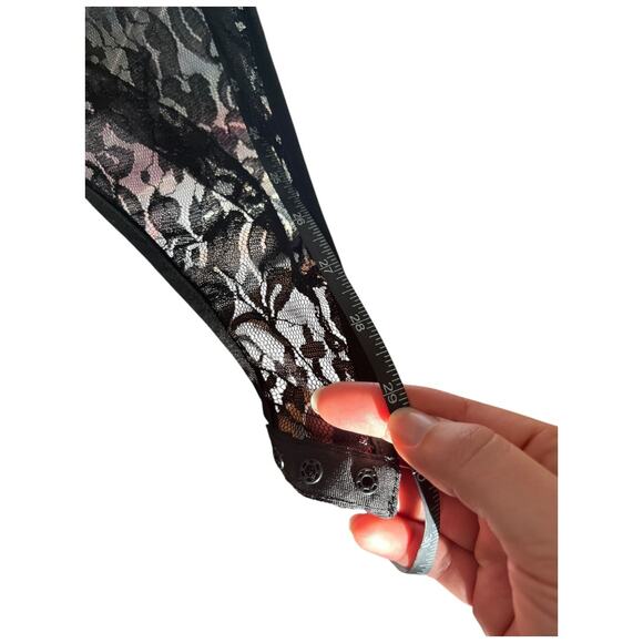 Commense long sleeve crossover front sheer black floral lace bodysuit Small NWT - Picture 4 of 6